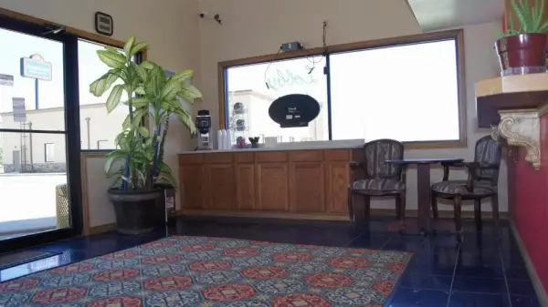 Holiday Lodge & Suites Main image